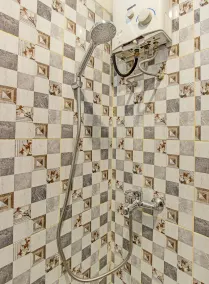 Hotel O Griya Putih - Bathroom