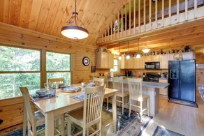 Lakefront Hazelhurst Cabin: Dock & Pool Table - Interiör