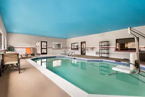 Comfort Inn & Suites North East - Pool