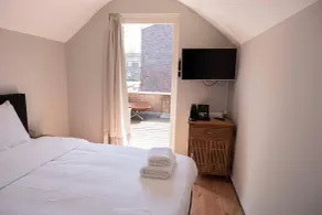 HOLT Hotel - Room