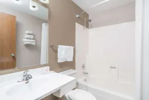 Super 8 by Wyndham Bismarck - Salle de bain