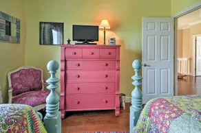 Walk to Shore: Holmes Beach Home w/ Pool & Hot Tub - Innenbereich
