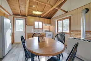 Indian River Fall Escape: Fire Pit & Lake Views - Innenbereich