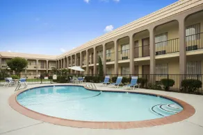 Days Inn by Wyndham Dallas Irving - Pool