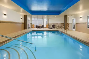 Courtyard Keene Downtown - Piscine