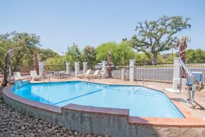 Days Inn & Suites by Wyndham San Antonio North/Stone Oak - Piscine