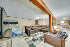 Lakefront Retreat w/ Patio in Fort Towson! - Interiör