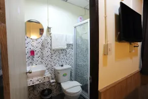Sukhumvit 20 Guest House - Rom