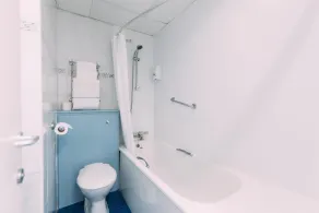 Travelodge Belfast - Bathroom