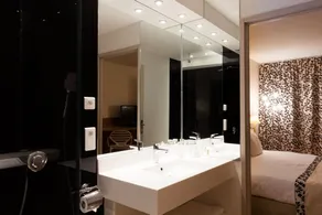 HÔTEL C SUITES chambres spacieuses - Salle de bain
