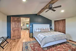 Lovely Barn Loft w/ Mountain Views on Horse Estate - Room