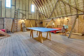 Historic Barn/lodge and 3 More - 2 Mi From Town - Interiör