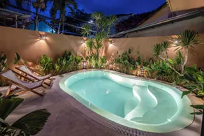 Dạ Homestay - Pool