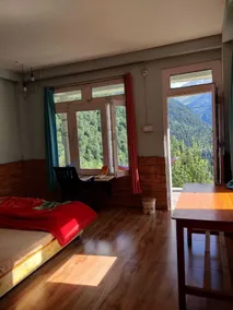 The FullMoon Cafe - Room