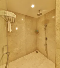 The Waverly Hotel & Residences - Bathroom