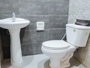 RedDoorz @ Caimito Drive Dampas - Baño