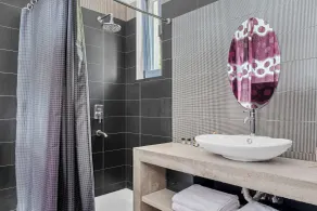 Serenity Boutique Suites - Bathroom