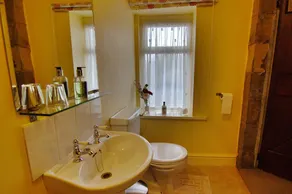 Wortley Cottage Guest House - Bathroom