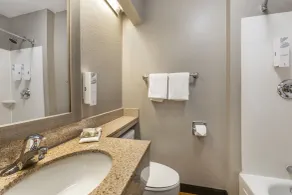 Red Roof Inn Erie – I-90 - Badrum