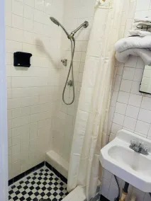 Budget Inn - Scottsboro - Bathroom