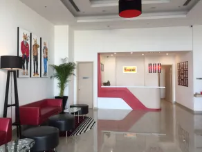 Red Fox by Lemon Tree Hotels, Sector 60, Gurugram - Rezeption
