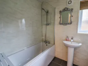The Roe - Bathroom