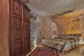Shoestring Cave House - Room