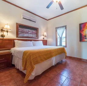 X'tan Ha- The Waterfront - Room
