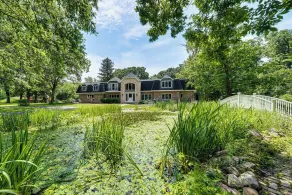 7,100 Sq Ft Retreat w/ Gazebo + Koi Pond in Wayne! - Interiør