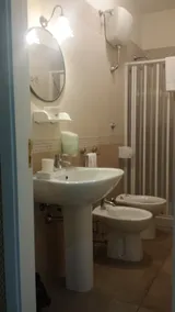 Napoli central - Bathroom
