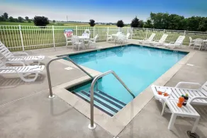 Lancaster Inn & Suites - Piscine