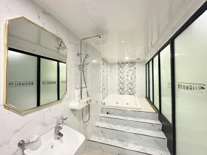 Changwon Myeongseodong Namuneulbo Hotel - Salle de bain