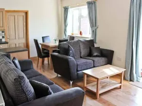Moat Farm Cottage - Living room
