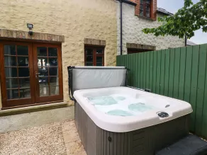 Bwthyn Canol - Spa
