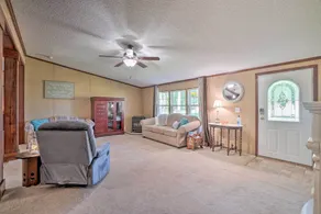Monett Family Ranch Home w/ Fireplace & Huge Deck! - Interiør