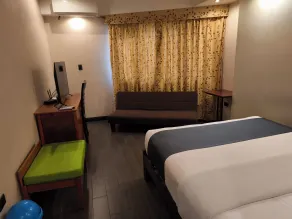 La Luna Inn - Room