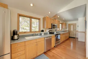 Lakeside Michigan Retreat w/ Boat Dock & Fireplace - Innenbereich