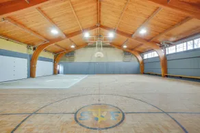 Grand Rural Wisconsin Retreat: Full Indoor Gym - Innvendig