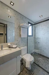  I am Design Hotel Campinas by Hotelaria Brasil - Baño