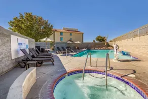 Comfort Inn & Suites Lancaster Antelope Valley - Piscine