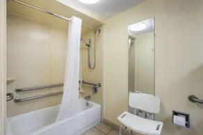 Quality Inn Albany - Bathroom