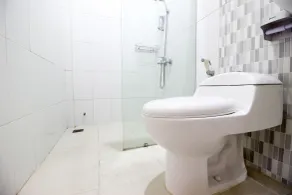 RedDoorz Plus near UPN Jogjakarta 2 - Bathroom