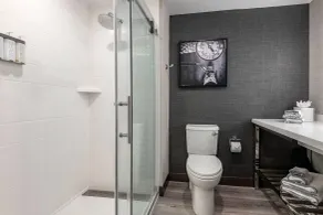 Cambria Hotel Portland Downtown Old Port - Baño