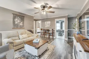 Couple's Retreat 2 Mi to Uptown Greenwood! - Intérieur
