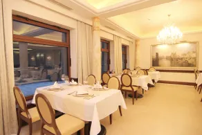 Retro Riverside Wellness Resort - Ristorante