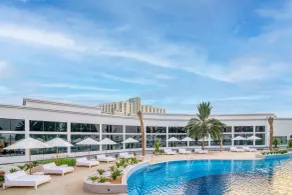 Radisson Blu Hotel & Resort, Abu Dhabi Corniche - Piscina