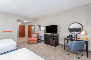 Hampton Inn & Suites Parkersburg Downtown - Habitación