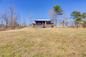 Hot Tub + Grill: Rustic Altoona Cabin w/ Views - Interiør