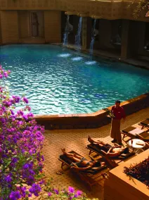 Courtyard by Marriott Hyderabad - Piscine