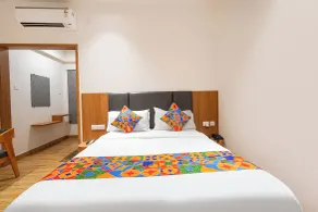 FabHotel A Square - 400m from Bhimavaram Junction - Værelse